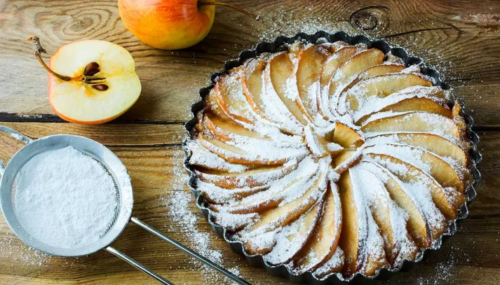 Crostata di miele e cannella