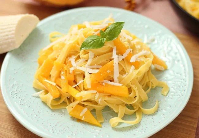 Fettuccine con zucca e ricotta salata