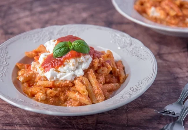 Pasta sugo e ricotta
